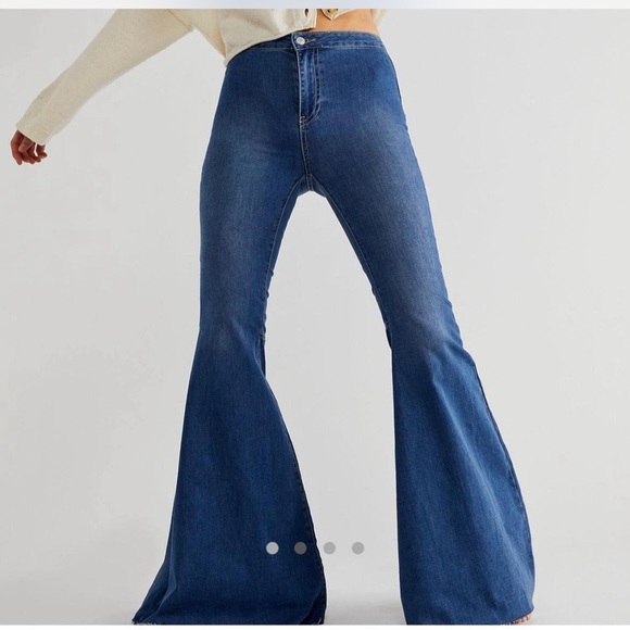 We the Free Women's Flared Blue Jeans - Picture 9 of 9